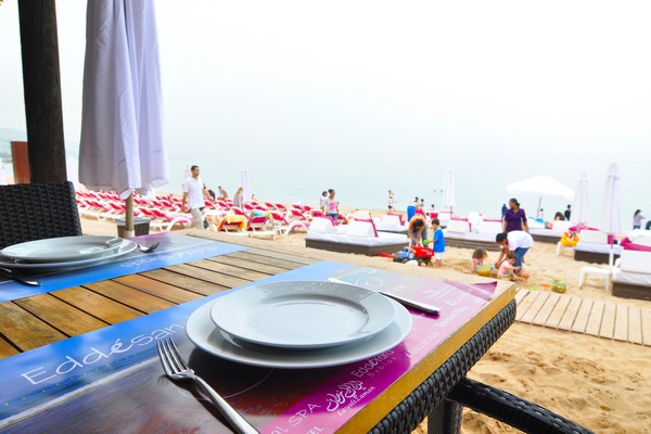 Easter Sunday At Edde Sands